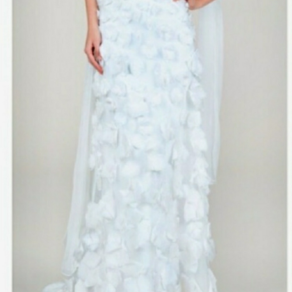 NWT Whimsical 3-D floral Wedding dress